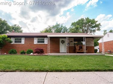 33755 Vista Way, Fraser, MI 48026