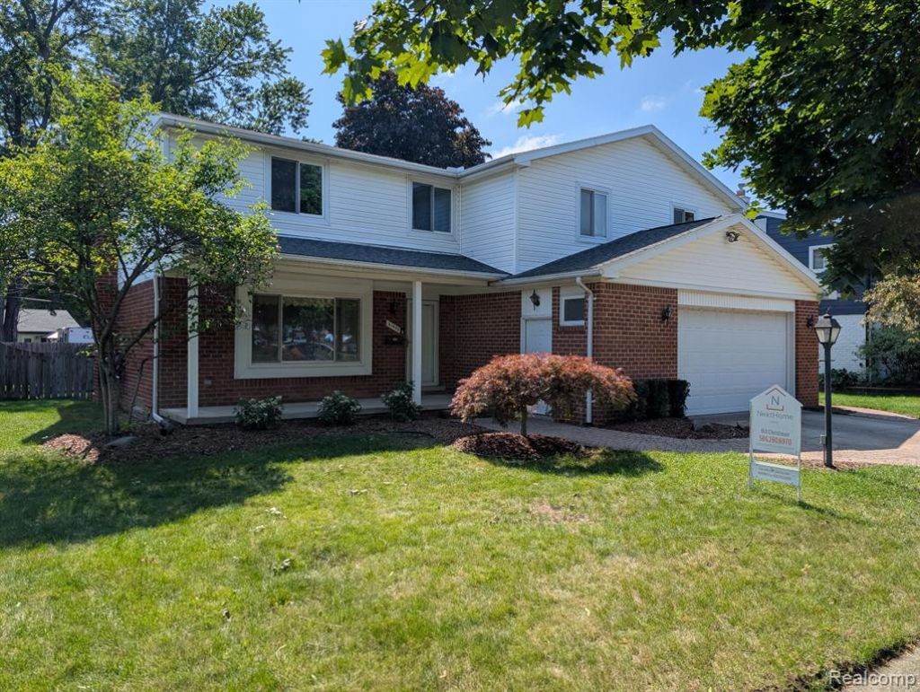 27450 Crestwood Drive, Warren, MI 48088 Main Photo