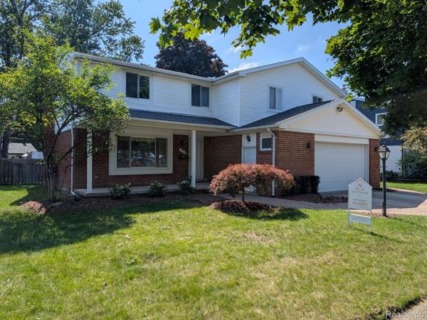 27450 Crestwood Drive, Warren, Mi 48088