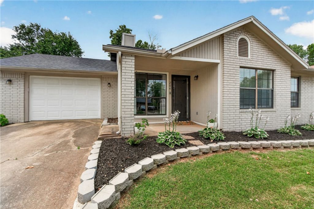 204 Jonathan Drive, Bentonville, AR 72712 Main Photo