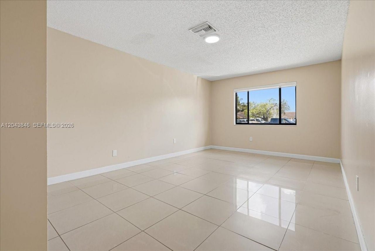 10528 SW 69th Ter , Miami, FL 33173 Photo