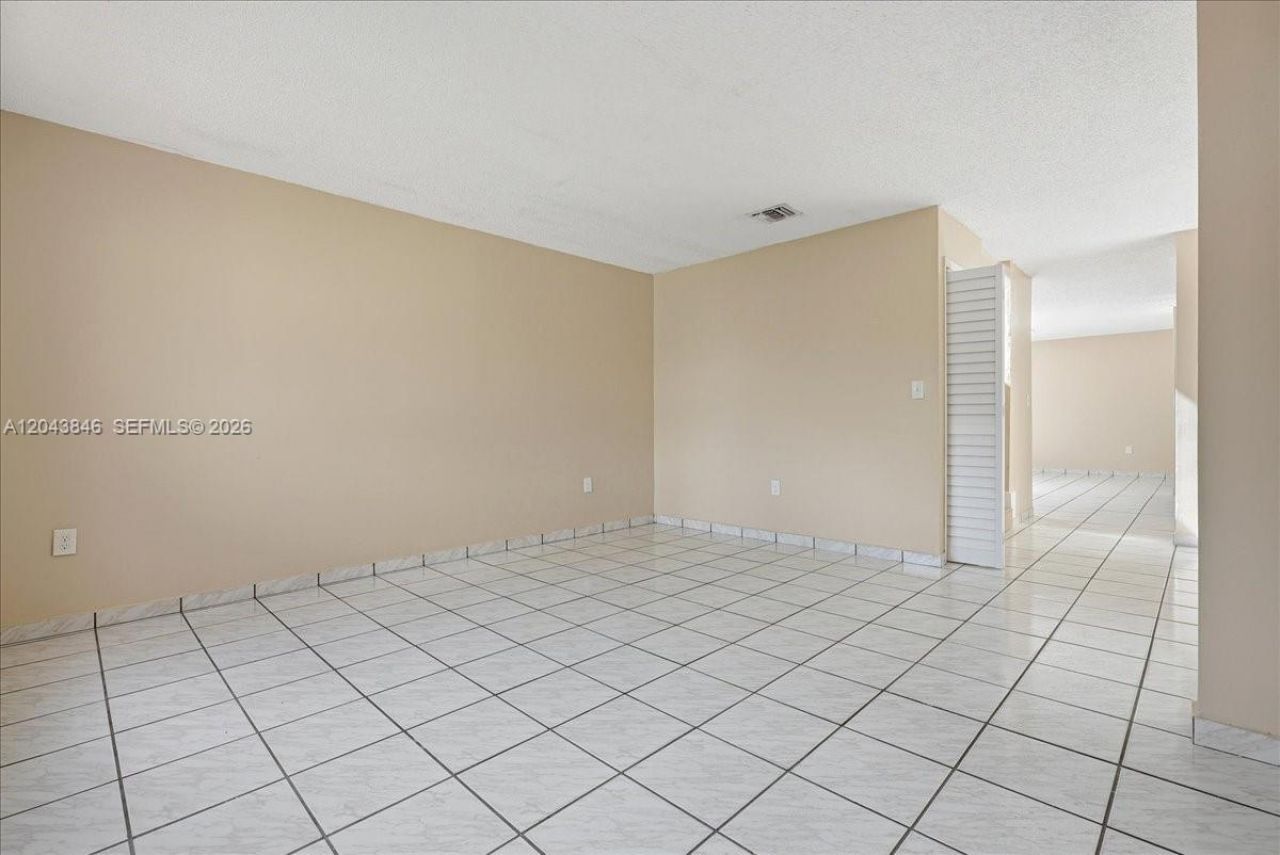 10528 SW 69th Ter , Miami, FL 33173 Photo