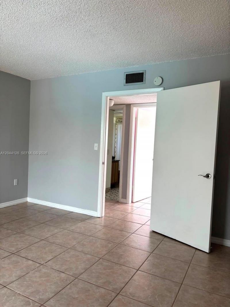 8025 SW 107th Ave, Unit 313, Miami, FL 33173 Photo