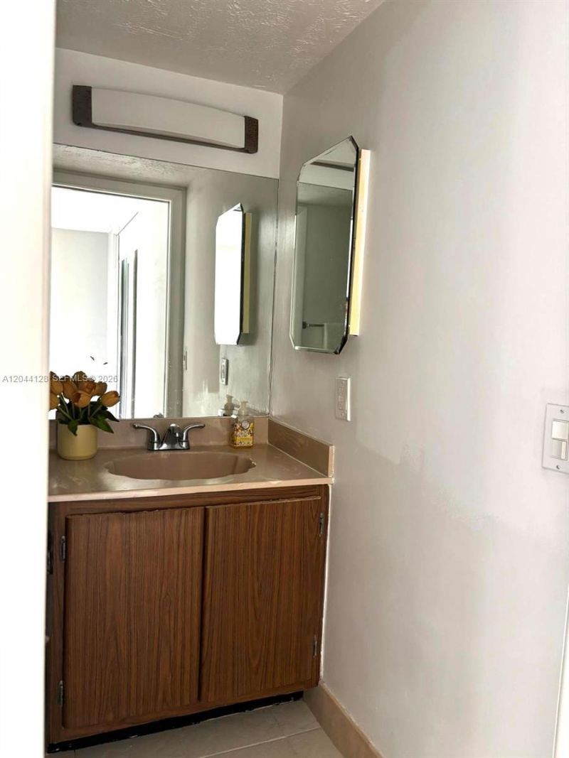 8025 SW 107th Ave, Unit 313, Miami, FL 33173 Photo