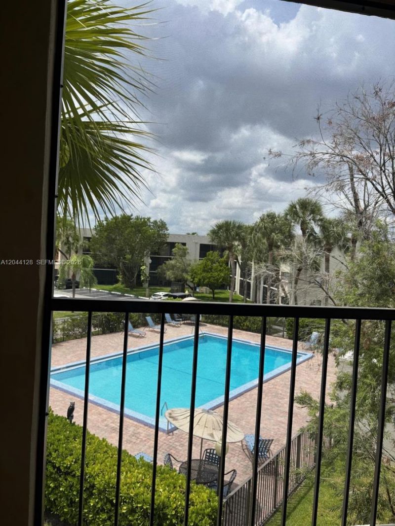8025 SW 107th Ave, Unit 313, Miami, FL 33173 Photo