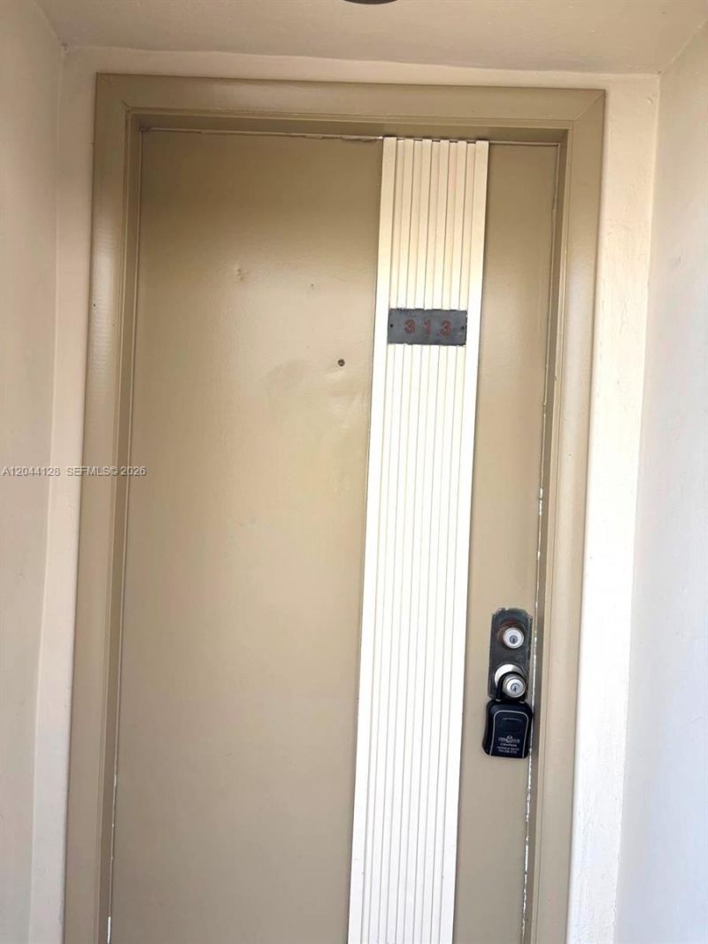 8025 SW 107th Ave, Unit 313, Miami, FL 33173 Photo
