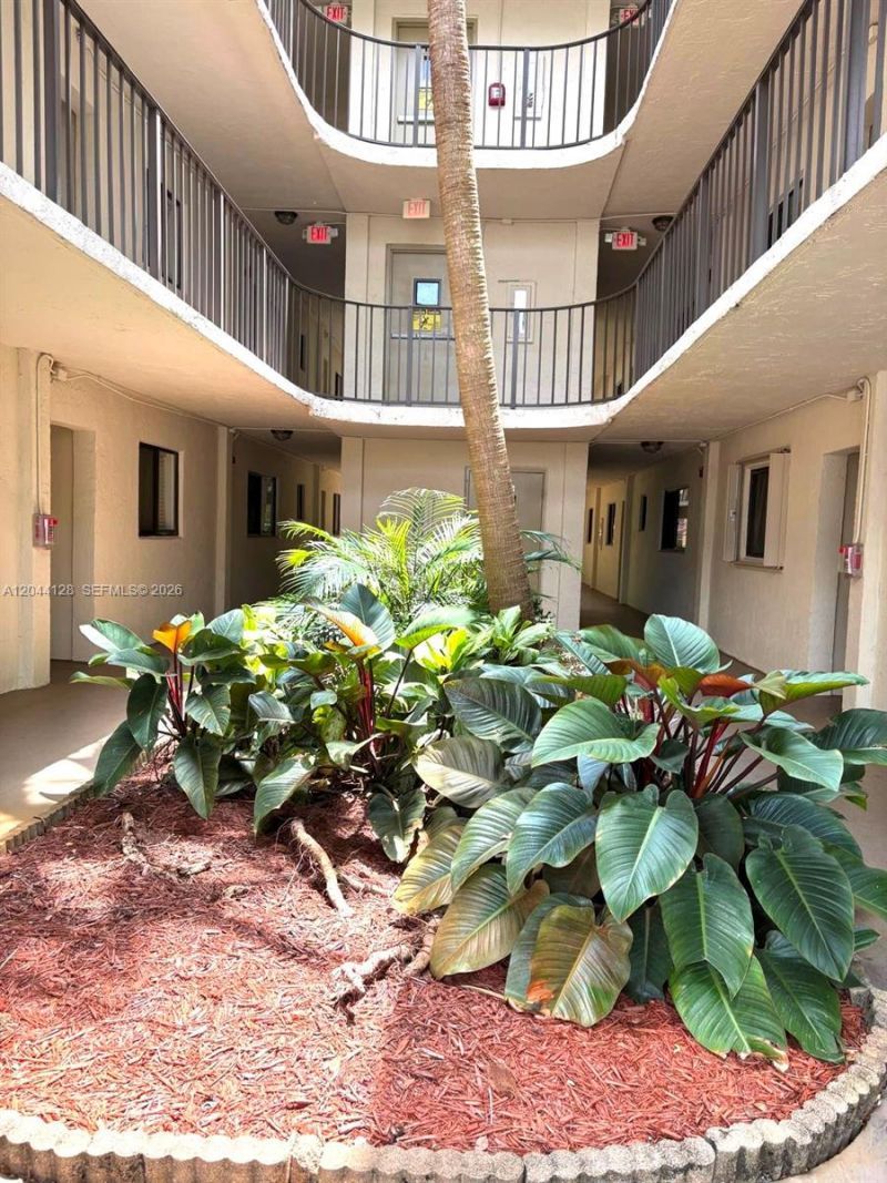 8025 SW 107th Ave, Unit 313, Miami, FL 33173 Photo