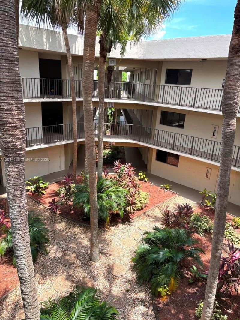 8025 SW 107th Ave, Unit 313, Miami, FL 33173 Photo