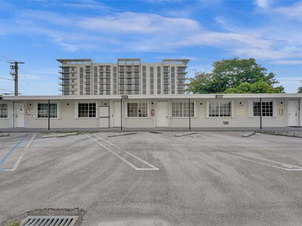 1085 NE 126th St , Unit 4, North Miami, FL 33161