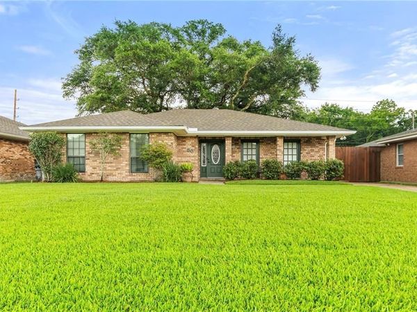 50 DUNLEITH Drive, Destrehan, LA 70047