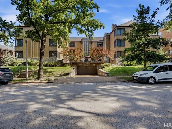 7561 Byron Place, Unit 1W, Clayton, MO 63105