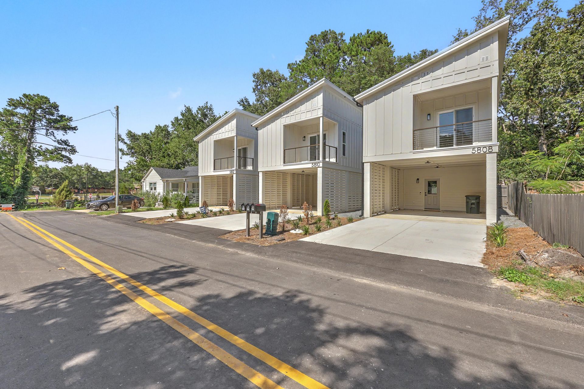 5816 Knight Street Photo 10