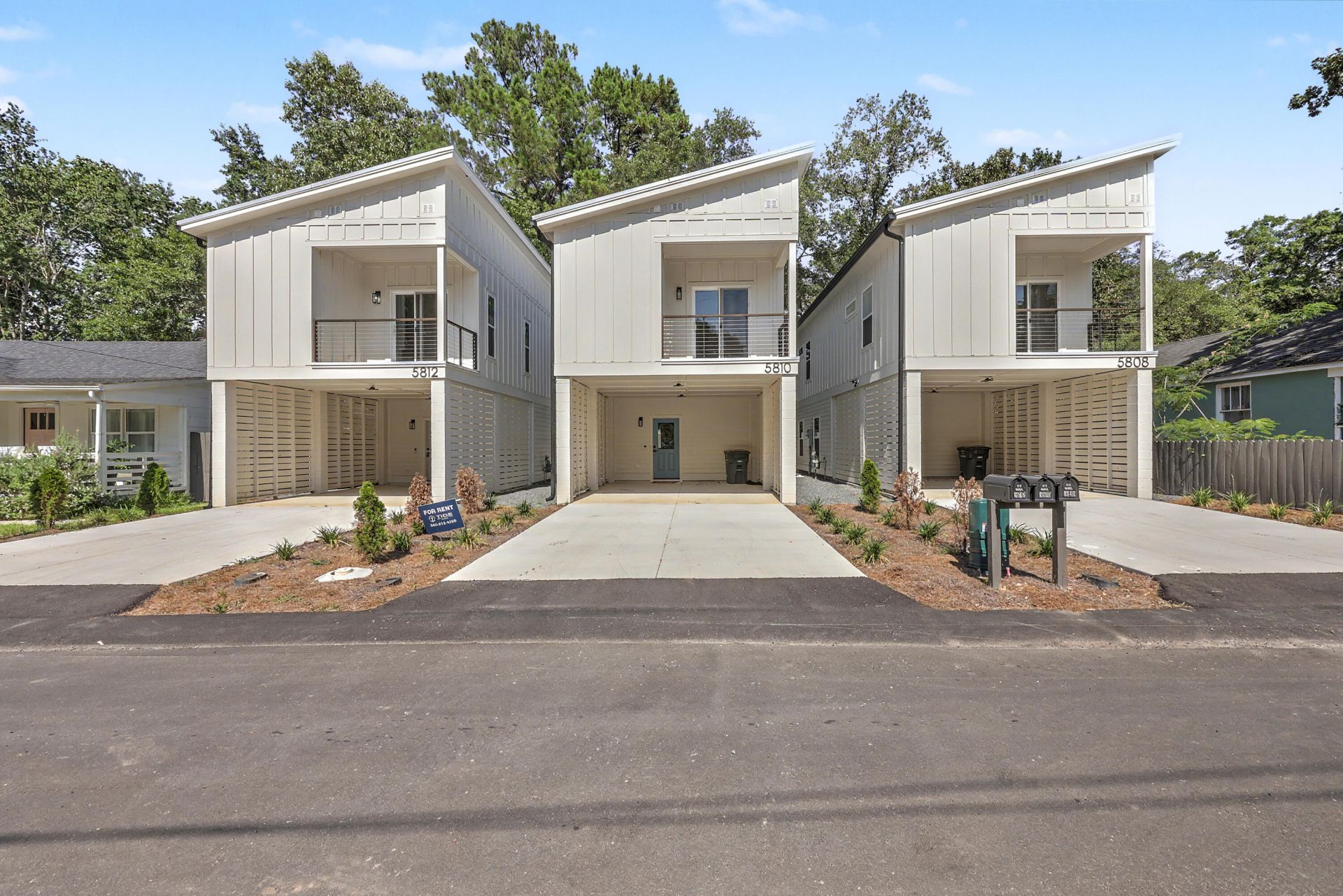 5816 Knight Street Photo 12