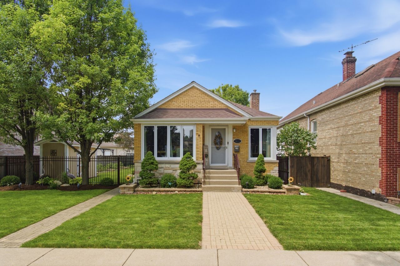 5422 S Sayre Avenue, Chicago, IL 60638 Main Photo