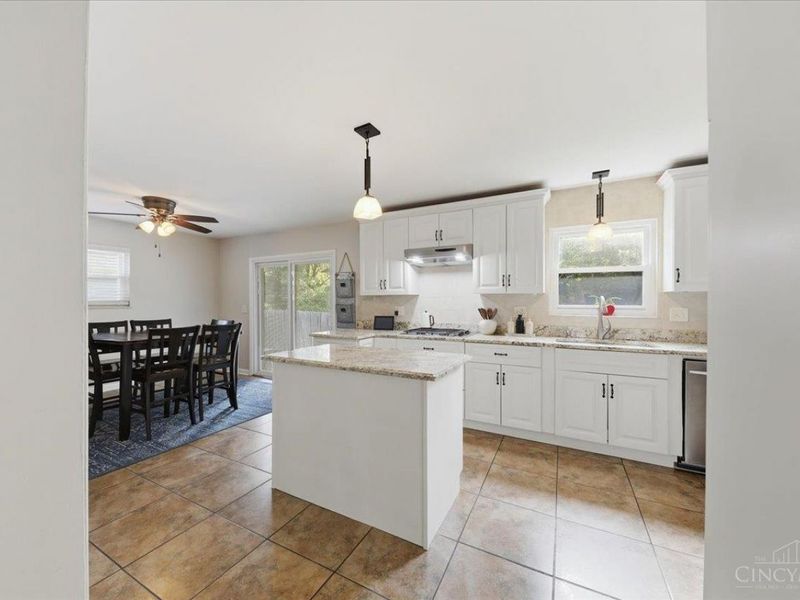 8898 Brittany Drive, Blue Ash, OH 45242 Photo 19