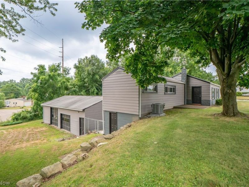 1621 Hankins Road NE, Massillon, OH 44646 Photo 2