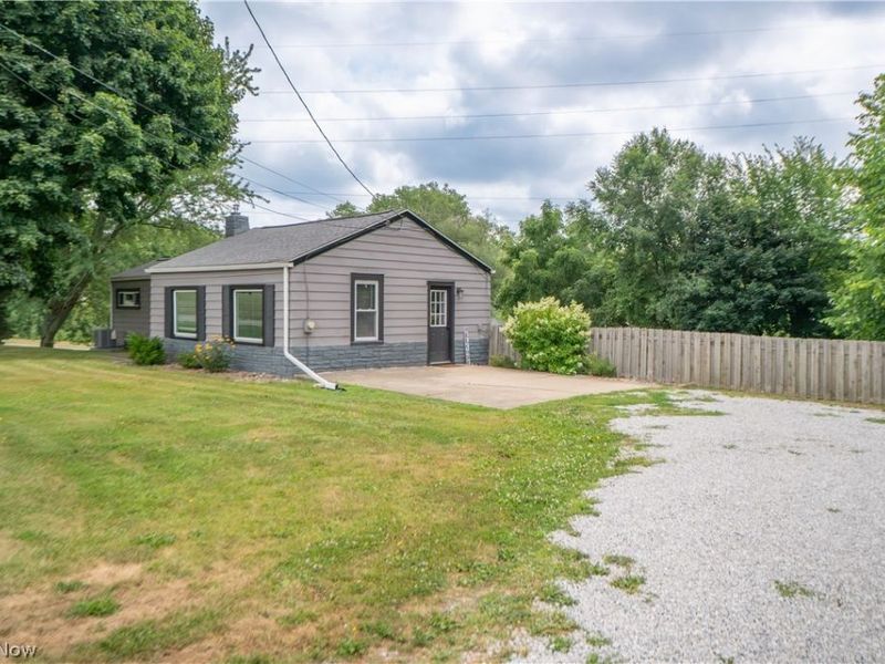1621 Hankins Road NE, Massillon, OH 44646 Photo 3