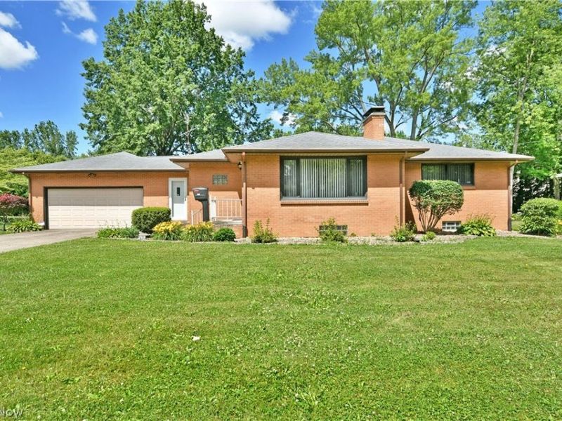 208 Broadway Avenue SE, Warren, OH 44484 Photo 1