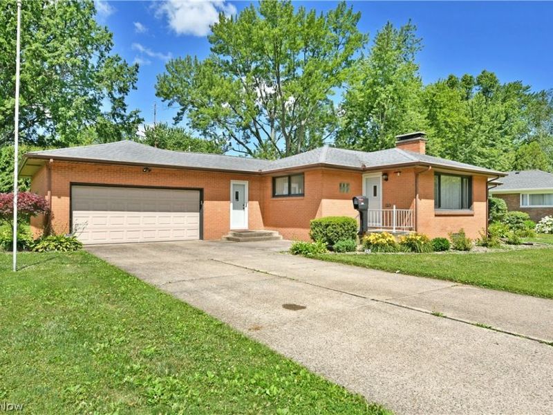 208 Broadway Avenue SE, Warren, OH 44484 Photo 2