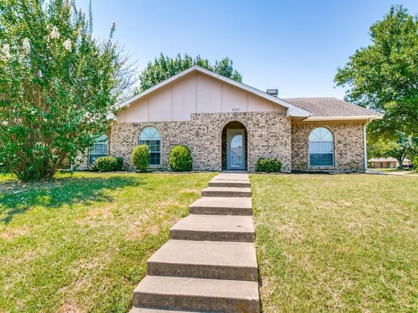 3300 Heritage Lane, Forest Hill, TX 76140