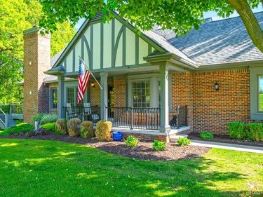 156 Sandhills Lane, Lake Orion Vlg, MI 48362