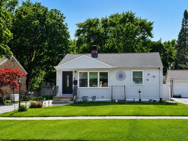 218 N Marion Avenue , Bartlett, IL 60103