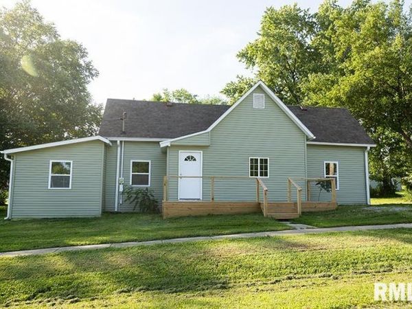 221 E BROADWAY Street, Louisville, IL 62858