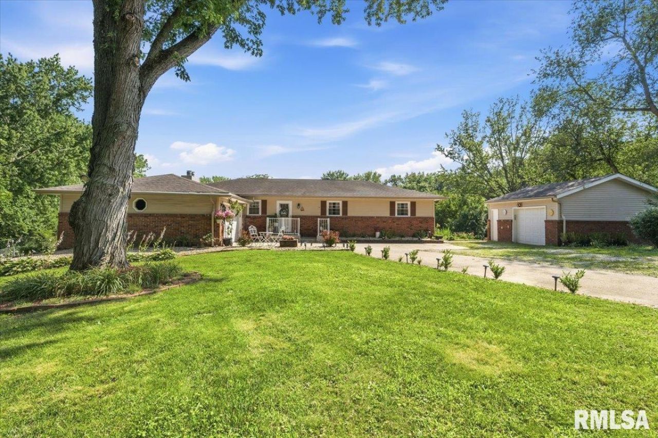 5260 River View Road, Riverton, IL 62561 Main Photo