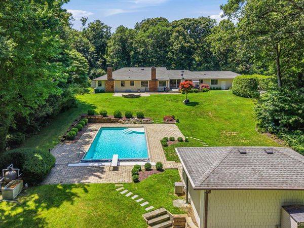 15 Tiber Road, Oyster Bay Cove, NY 11791