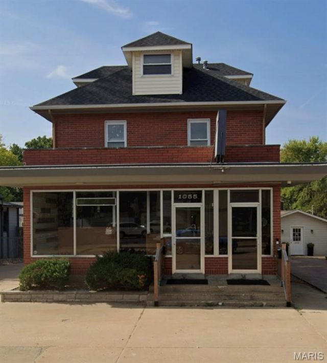 1055 First Capital, Saint Charles, MO 63301 Main Photo
