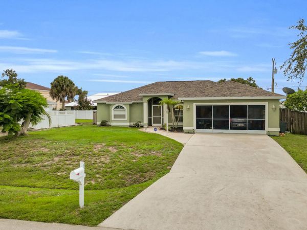 844 SW Hamberland Avenue, Port St. Lucie, FL 34953