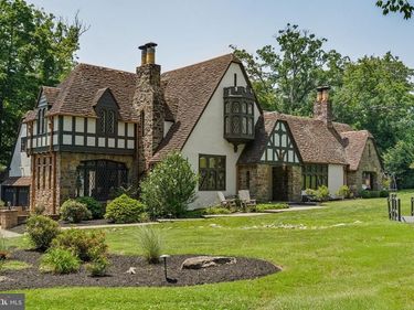 1952 CANTERBURY ROAD, ABINGTON, PA 19001