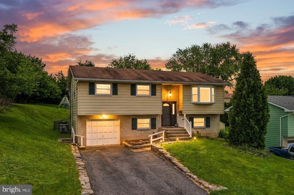 439 BATH AVENUE , CATASAUQUA, PA 18032