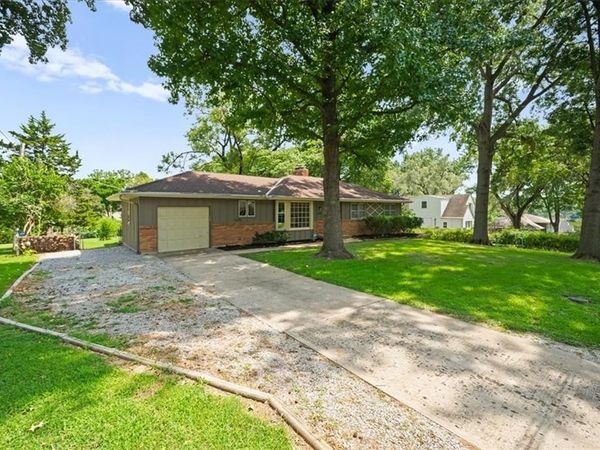 6111 Melrose Lane, Shawnee, KS 66203