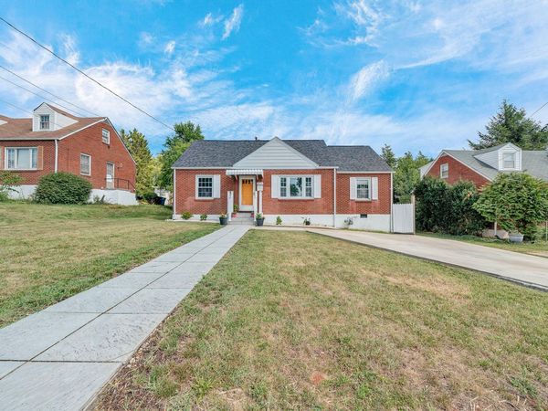 2425 Edinburgh DR NW, Roanoke, VA 24012