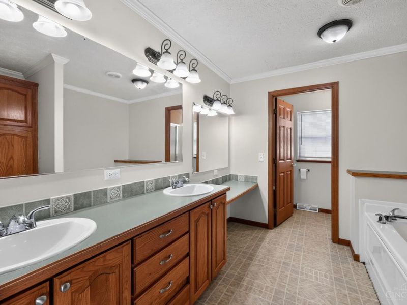 164 W Sixty Sixth Street, Cincinnati, OH 45216 Photo 28