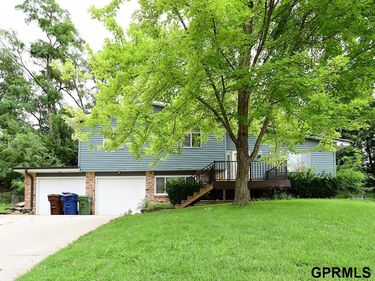 902 Calmar Circle, Bellevue, NE 68005