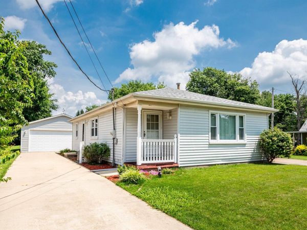 102 E EDEN Street, East Peoria, IL 61611