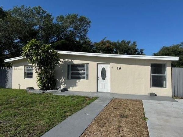 26 Virginia Rd , West Park, FL 33023