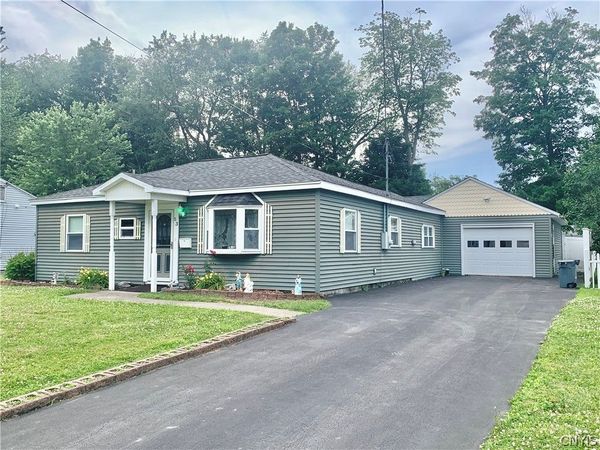 53 Pinecrest Road , Whitesboro, NY 13492