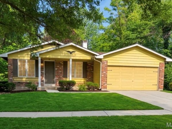 1053 Pinecone Trail, Florissant, MO 63031