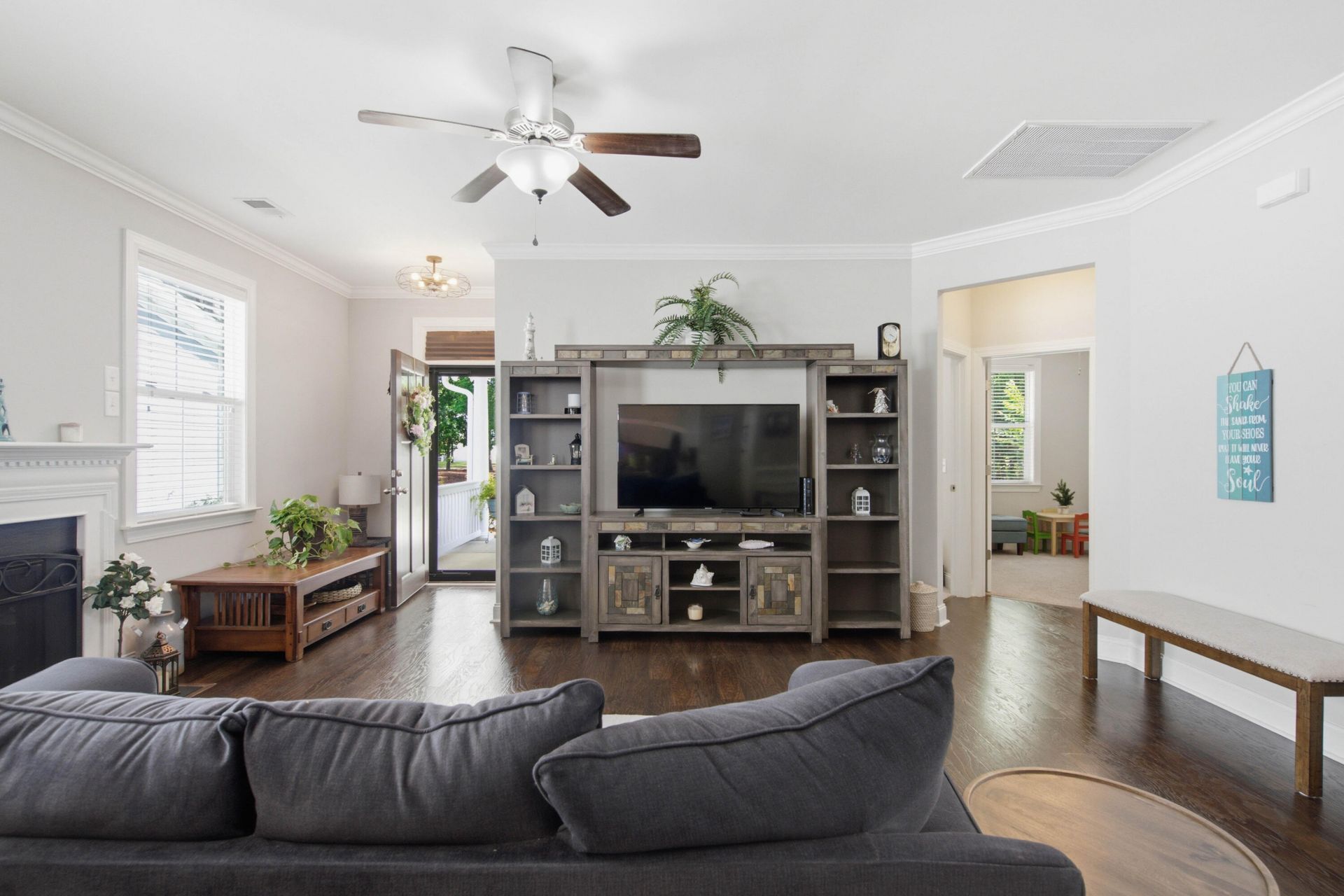 209 Blue Bonnet Street Photo 19