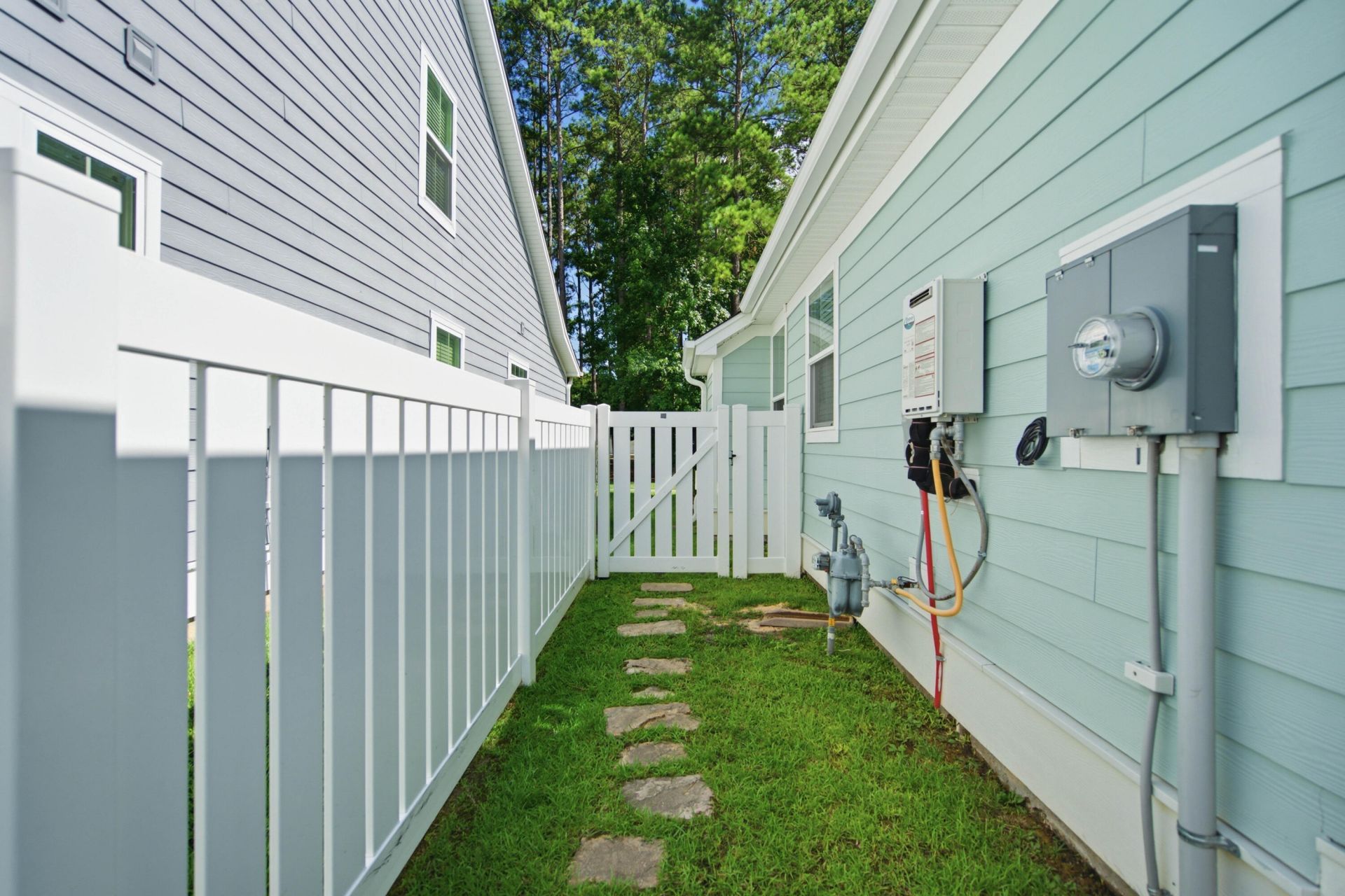 209 Blue Bonnet Street Photo 32