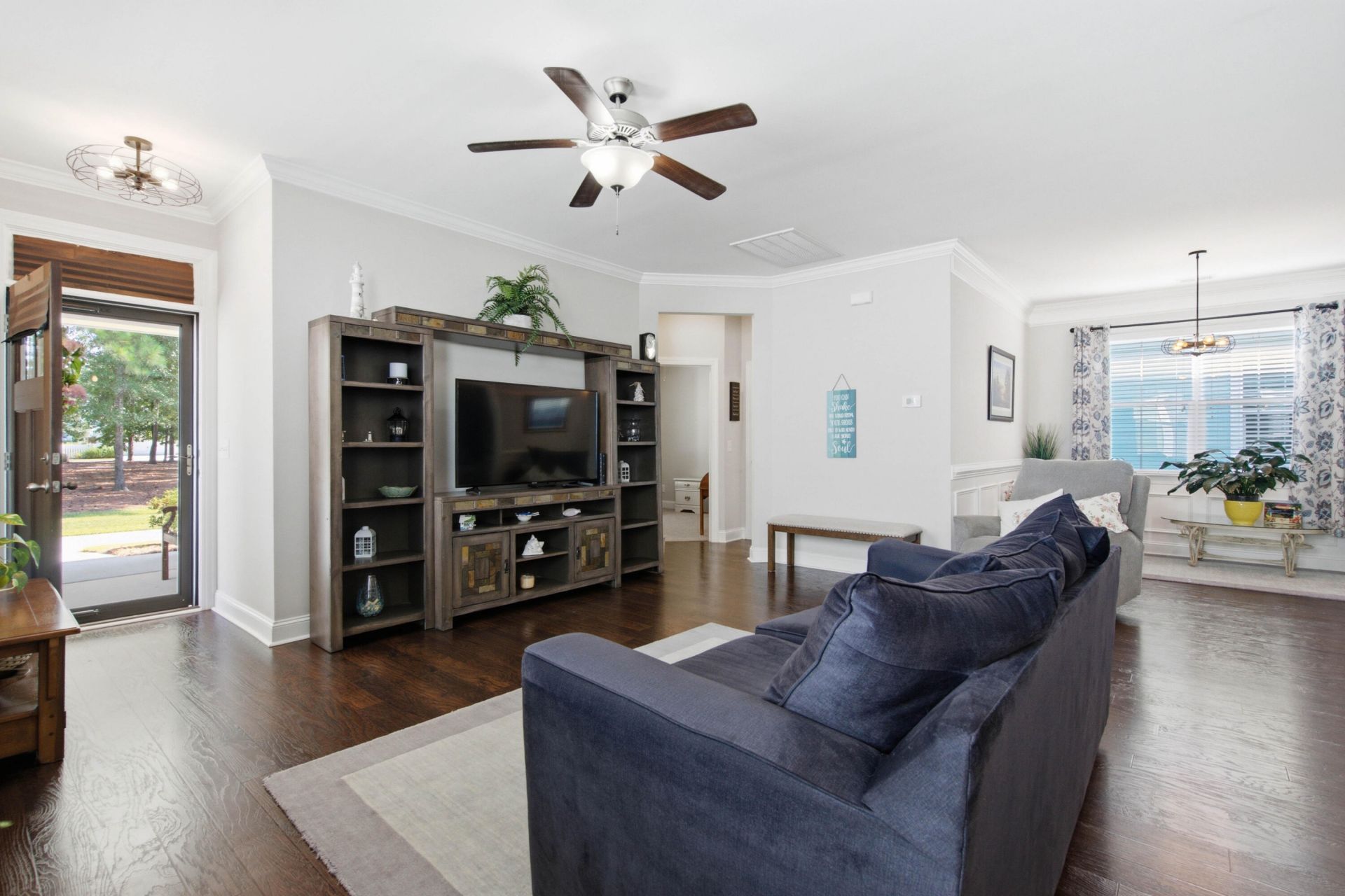 209 Blue Bonnet Street Photo 6