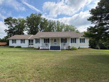 1060 Pocket Road, Hurt, VA 24563