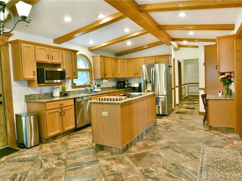 2412 East Pointe Drive SE, Howland, OH 44484 Photo 11