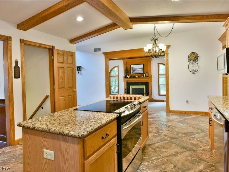 2412 East Pointe Drive SE, Howland, OH 44484 Photo 14