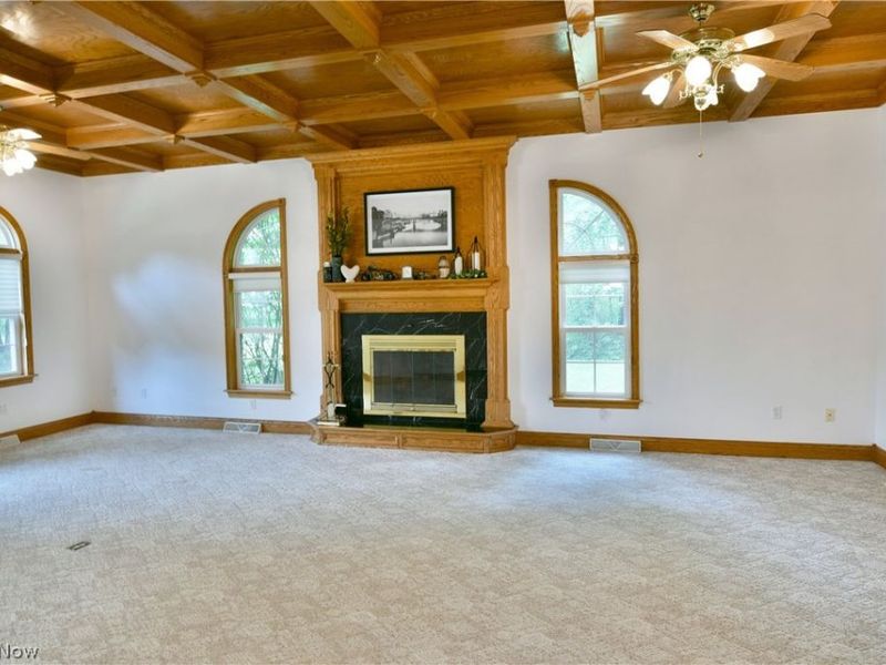 2412 East Pointe Drive SE, Howland, OH 44484 Photo 17
