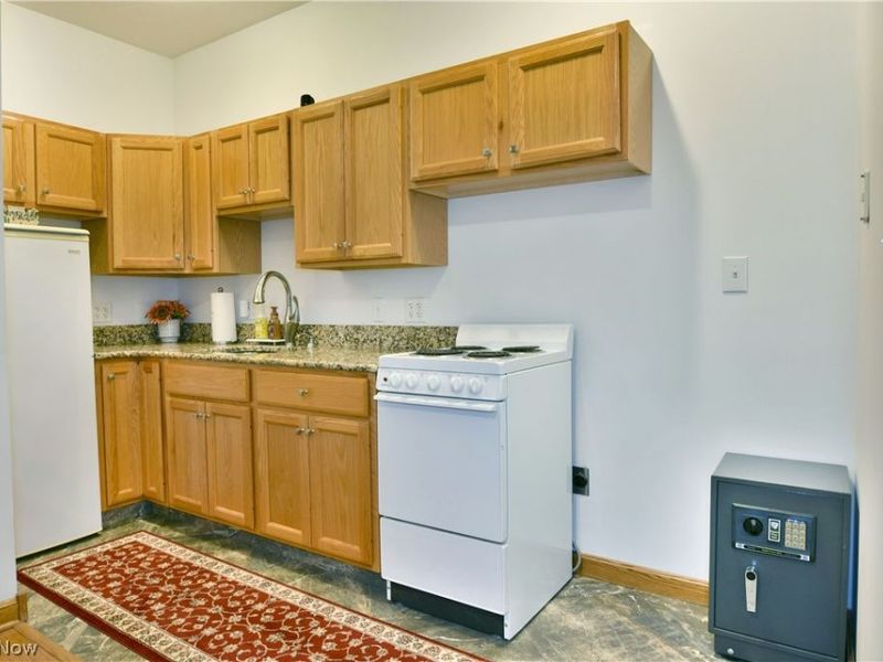 2412 East Pointe Drive SE, Howland, OH 44484 Photo 26