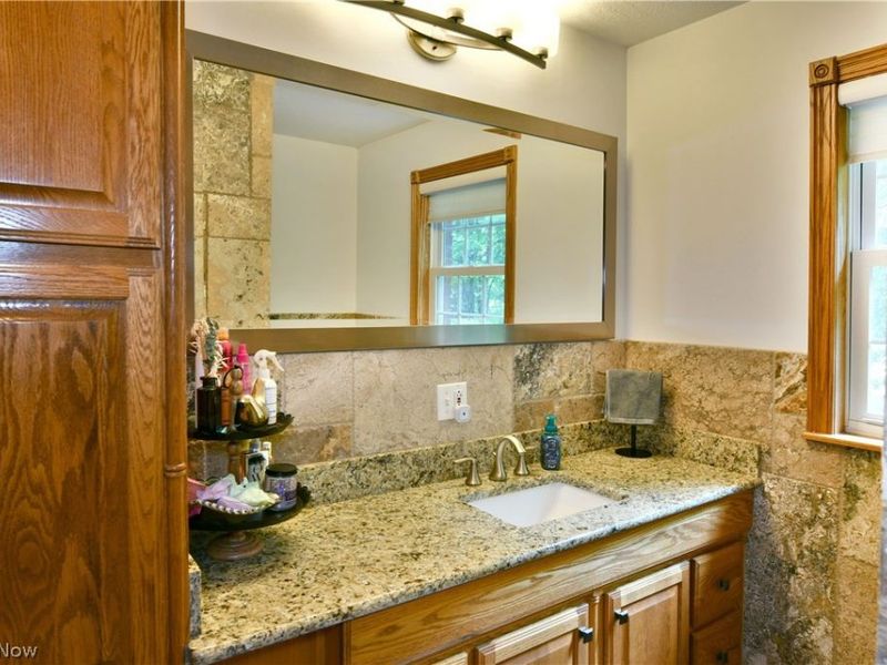2412 East Pointe Drive SE, Howland, OH 44484 Photo 45